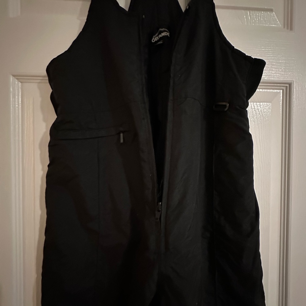 Ski and snowboard bib. All black. Gelande. Size 10.